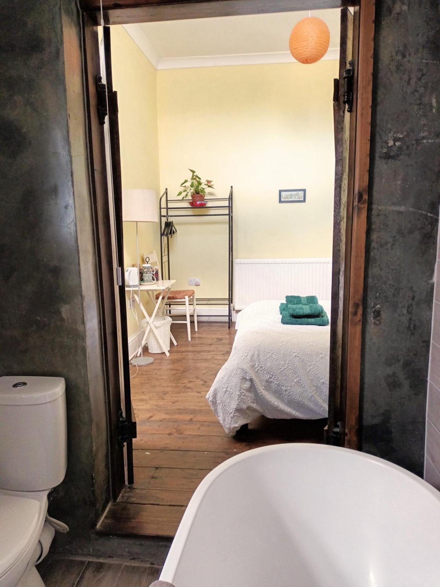 Room With Luxury Private Bathroom & Independent Entrance Near Tube London Exterior foto